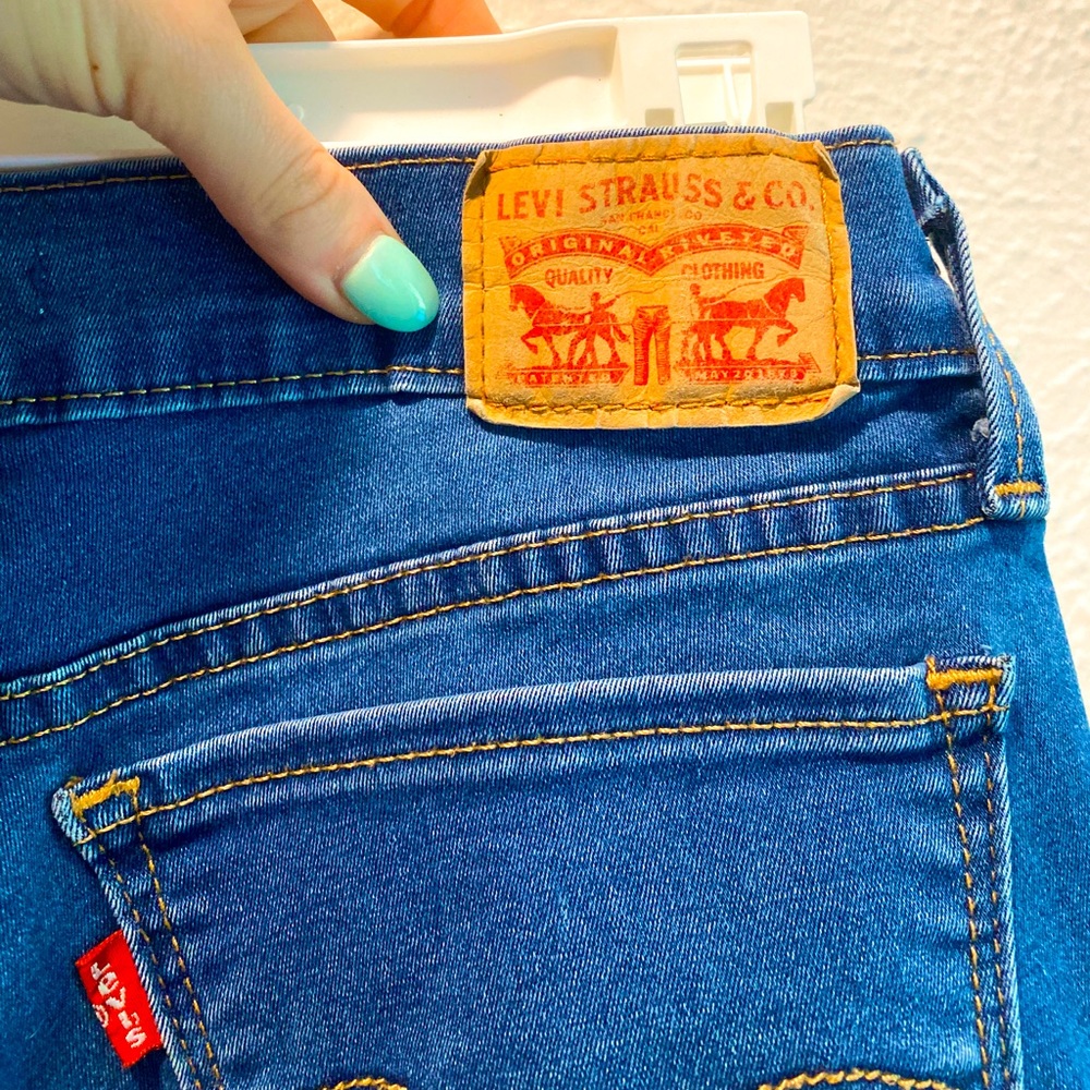 Levi’s 710 super skinny size 28 jeans in medium wash